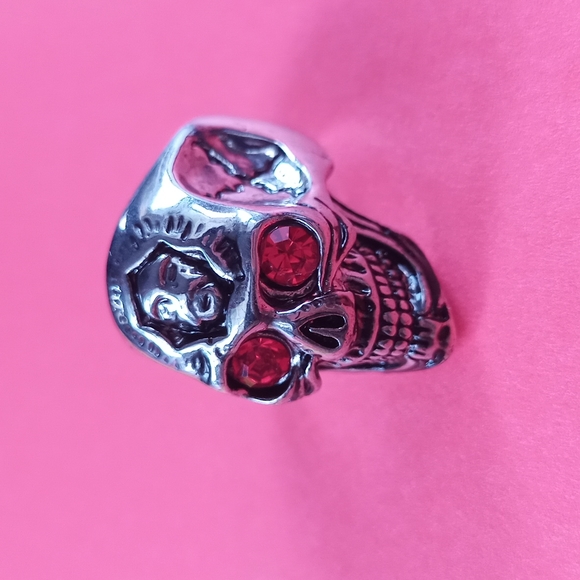 Ruby Eyed Skull Ring Heavy Metal Gothic Biker Punk Ring Hip Hop Medieval - Picture 4 of 4